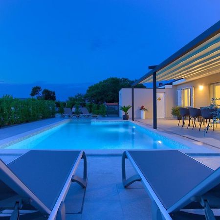 Holiday Home Elegant Vrh  ภายนอก รูปภาพ