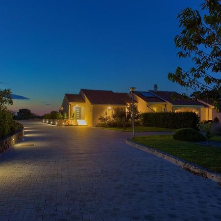 Holiday Home Elegant Vrh  ภายนอก รูปภาพ