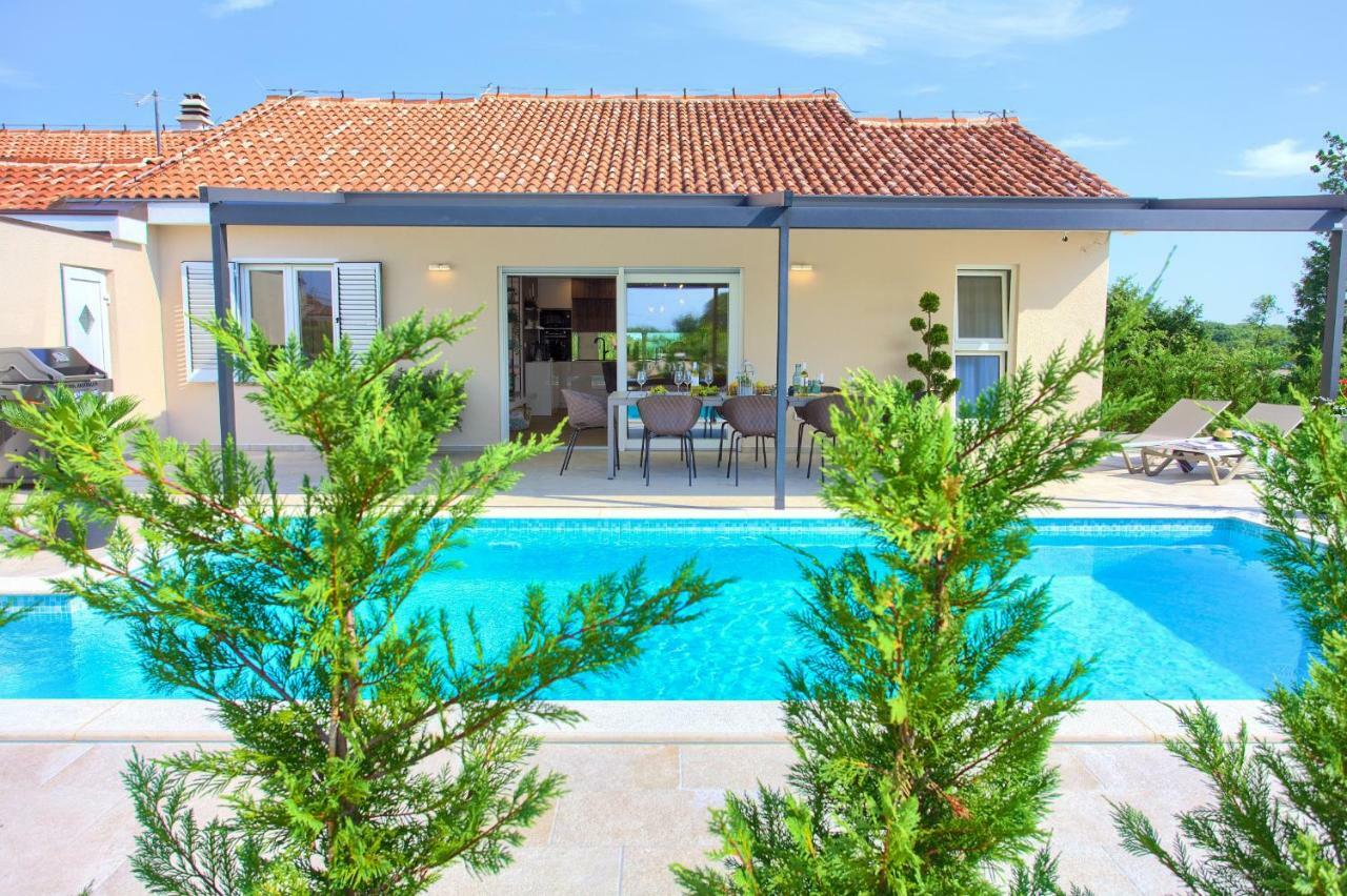 Holiday Home Elegant Vrh  ภายนอก รูปภาพ