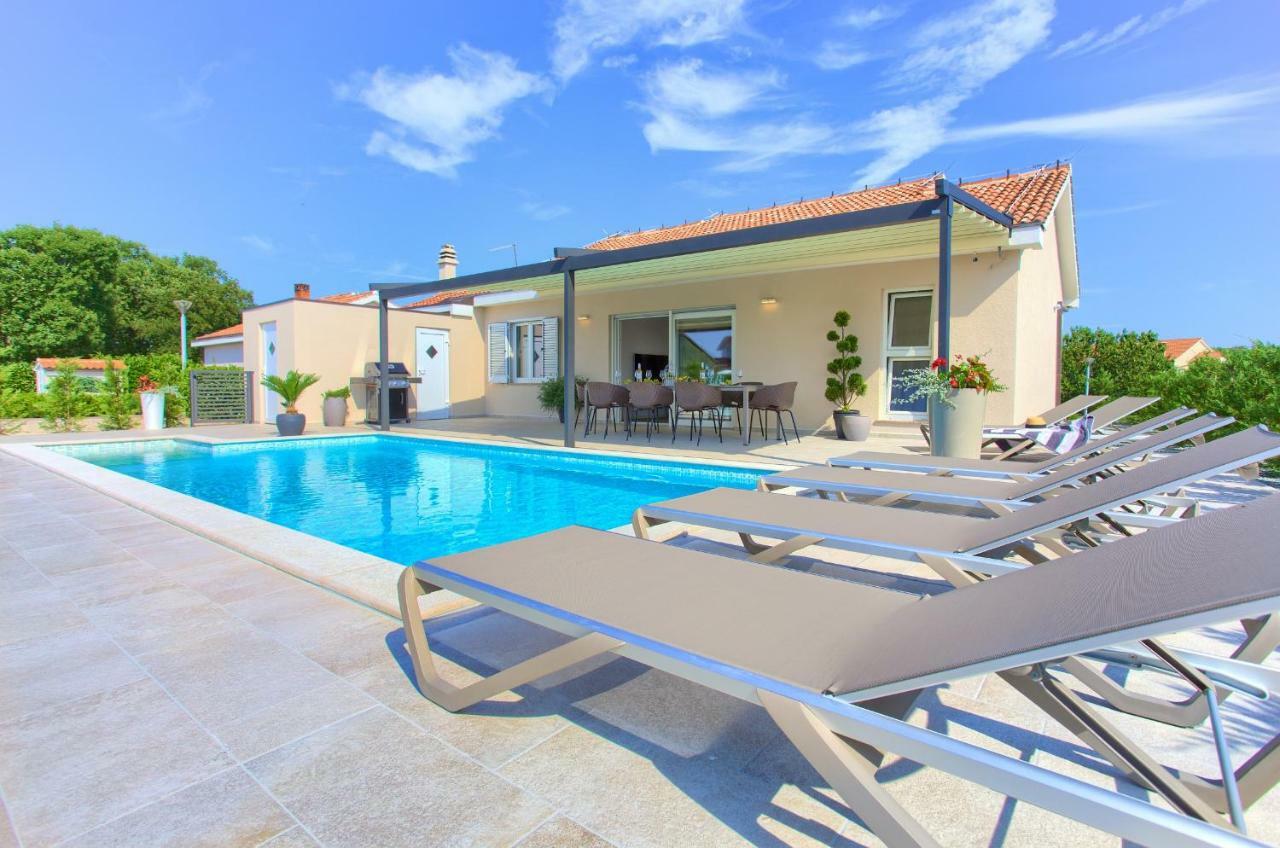 Holiday Home Elegant Vrh  ภายนอก รูปภาพ