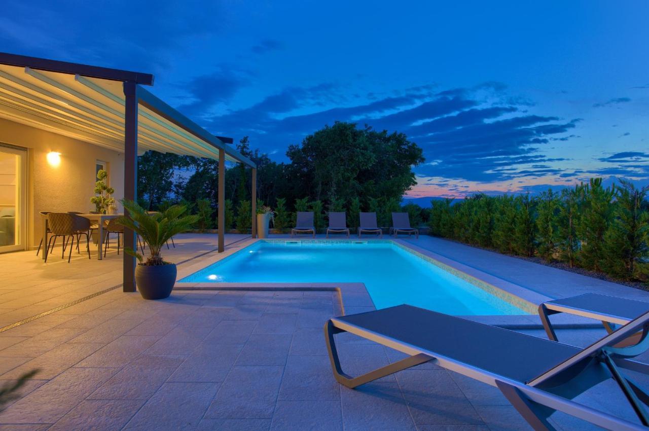 Holiday Home Elegant Vrh  ภายนอก รูปภาพ