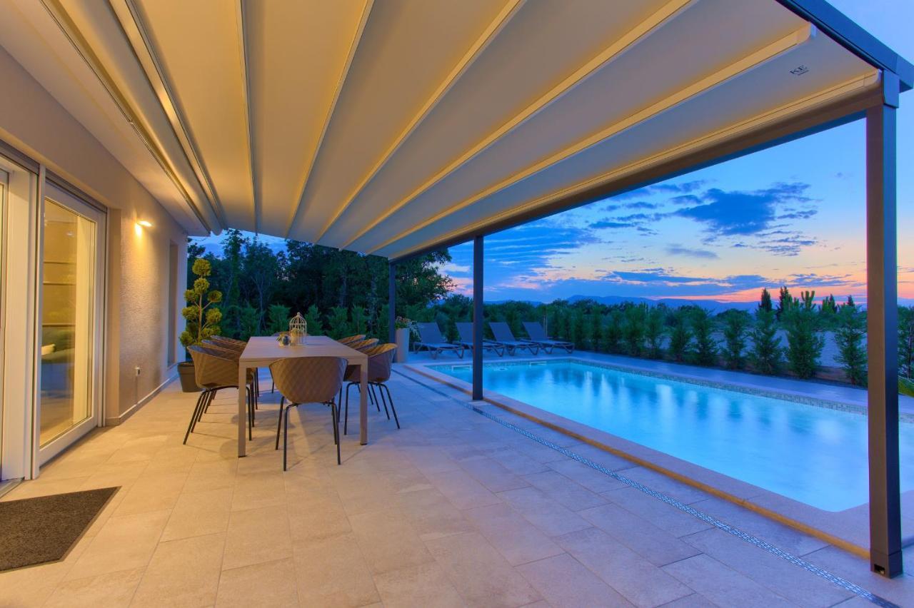 Holiday Home Elegant Vrh  ภายนอก รูปภาพ