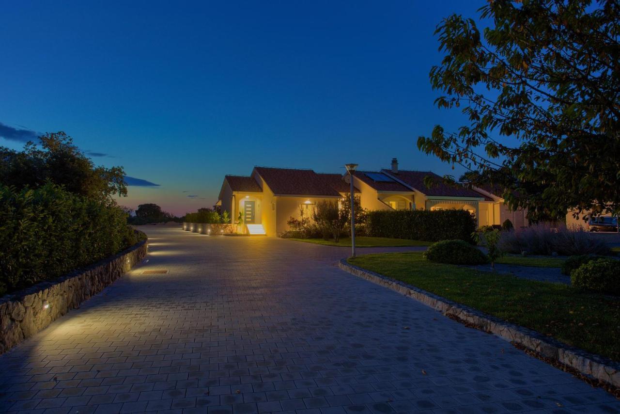 Holiday Home Elegant Vrh  ภายนอก รูปภาพ