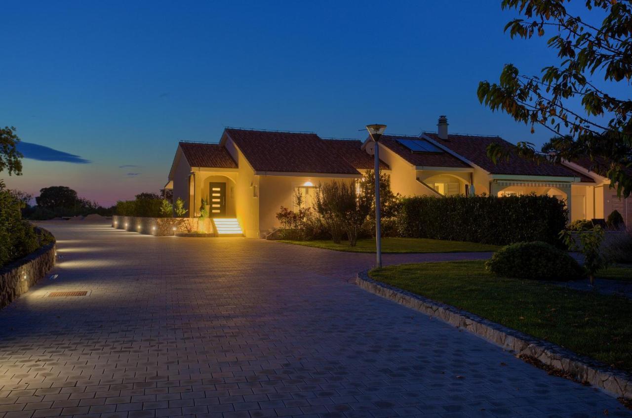 Holiday Home Elegant Vrh  ภายนอก รูปภาพ