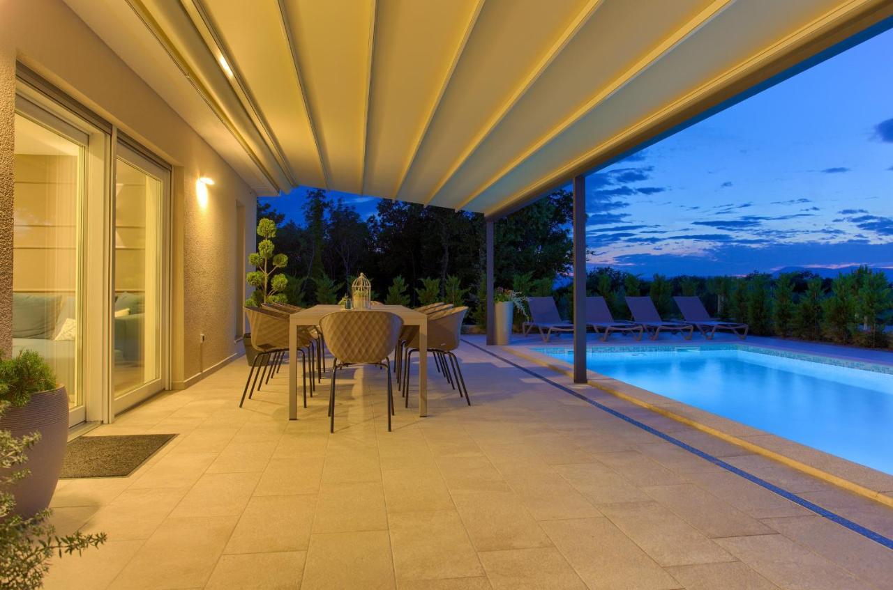 Holiday Home Elegant Vrh  ภายนอก รูปภาพ