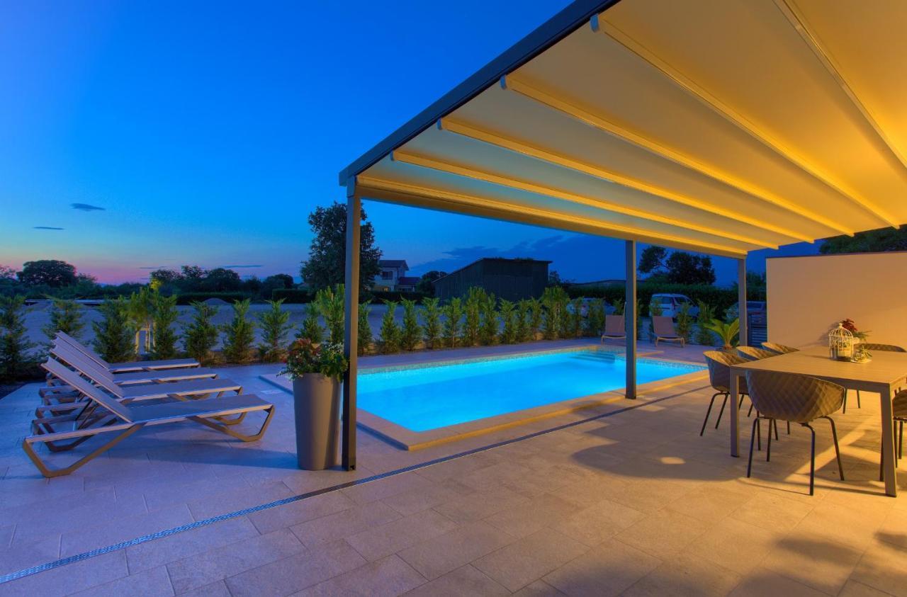 Holiday Home Elegant Vrh  ภายนอก รูปภาพ