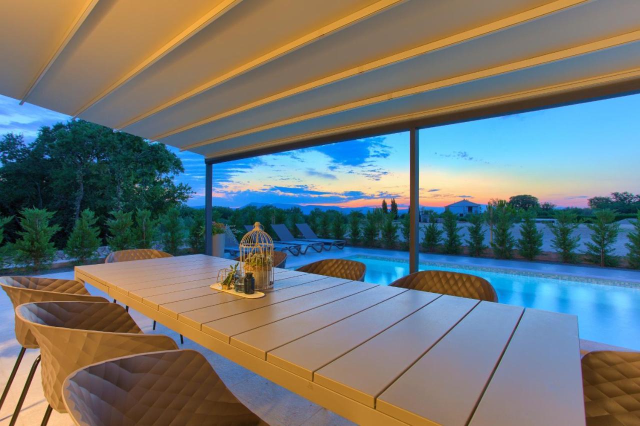 Holiday Home Elegant Vrh  ภายนอก รูปภาพ